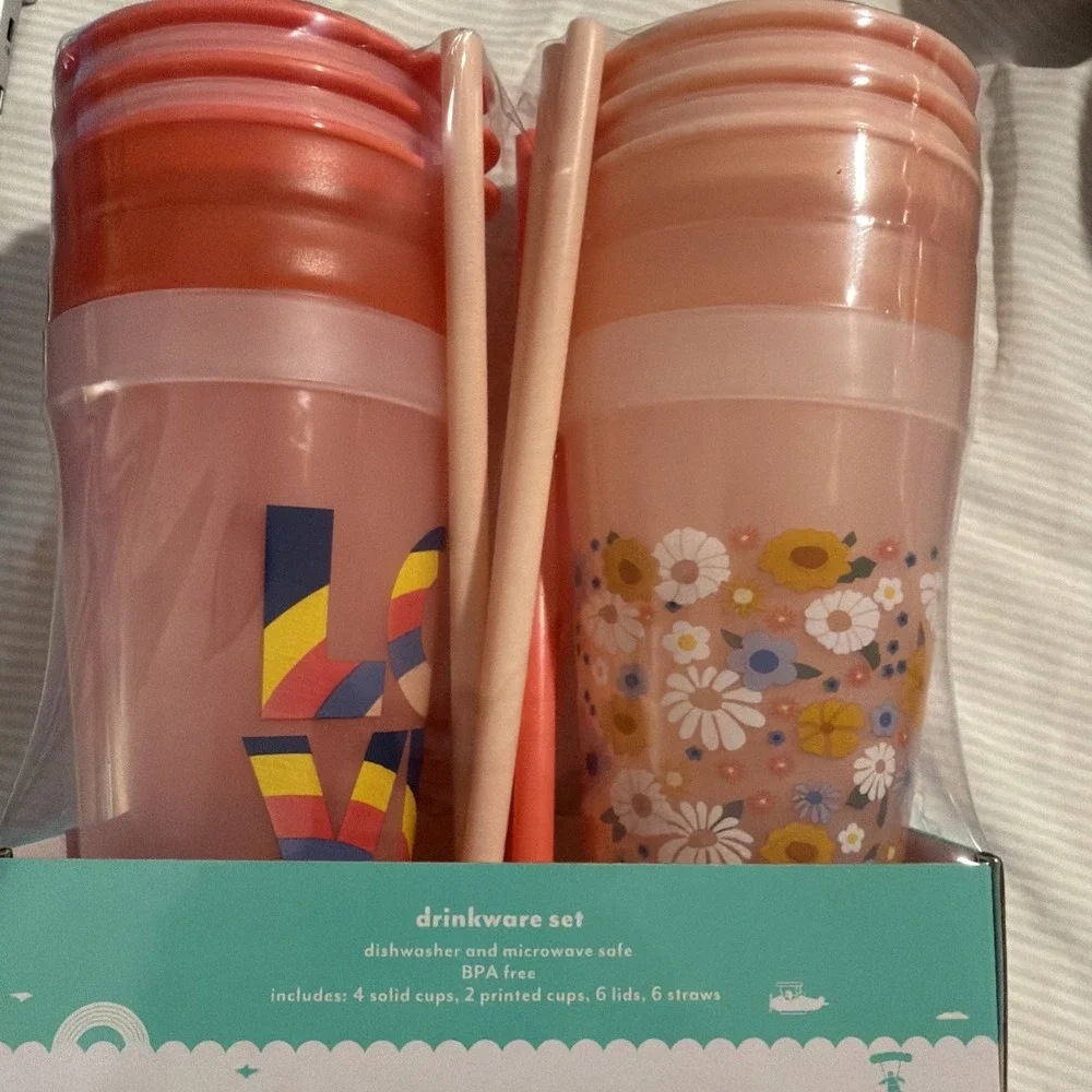 Pillowfort 18 Pc Plastic Kids' Cup Tumbler Drinkware Set in Peach/Melon, New